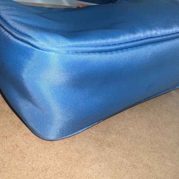 Prada Re-Edition 2000 Blue. Great condition - Picture 5 of 9